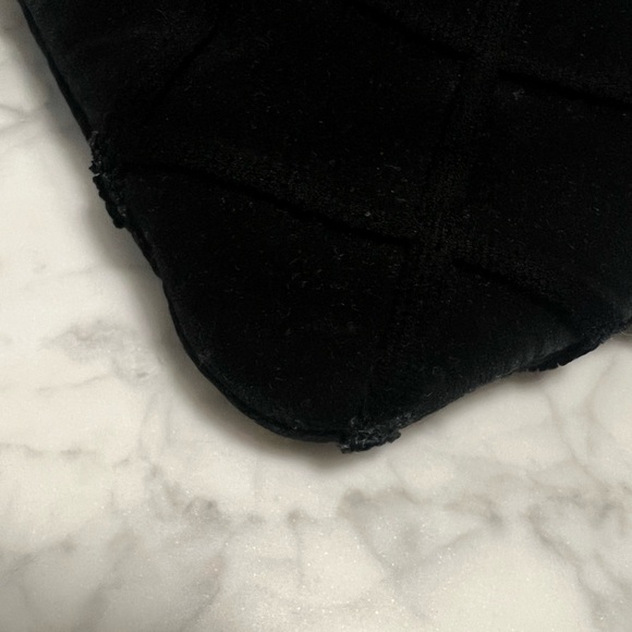 Sold - Chanel Velvet O Pouch - Picture 2 of 11